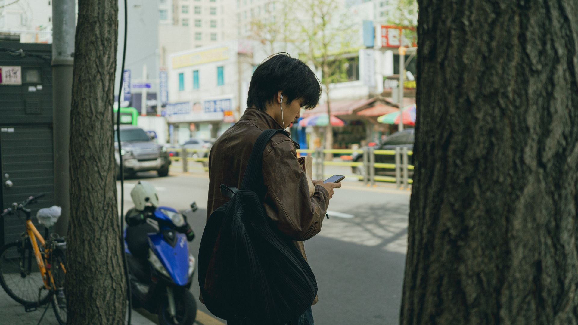 Traveller using a smartphone on a Seoul street